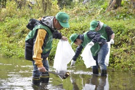 【チーム エナセーブ 未来プロジェクト】 忍野八海での清掃活動(山梨県)