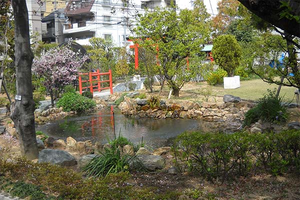 神戸本社「草創の泉」