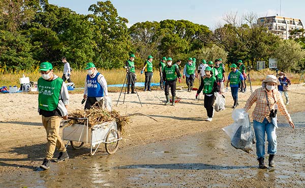 ｢チーム エナセーブ 未来プロジェクト｣和白干潟 干潟クリーン作戦（福岡県福岡市）