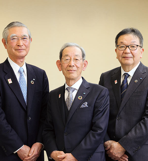 写真：執行役員 人事総務本部長　井川 潔、社外取締役　其田 真理、社外監査役　アスリ・チョルパン